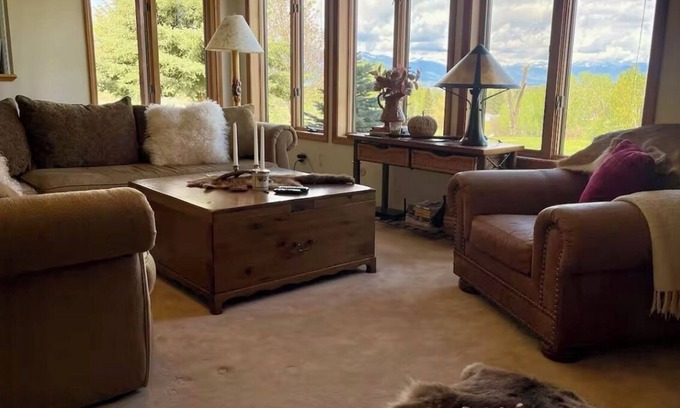 Grantsdale House | Peaceful Skalkaho hide away, 4-bedroom house in Hamilton.