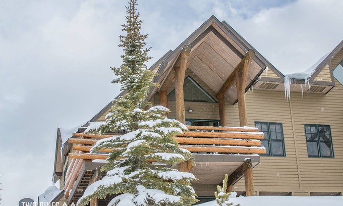 Saddle Ridge House | Peaceful Ski In/Out Home | Private Hot Tub | Grill| 7 Min Drive to Resort
