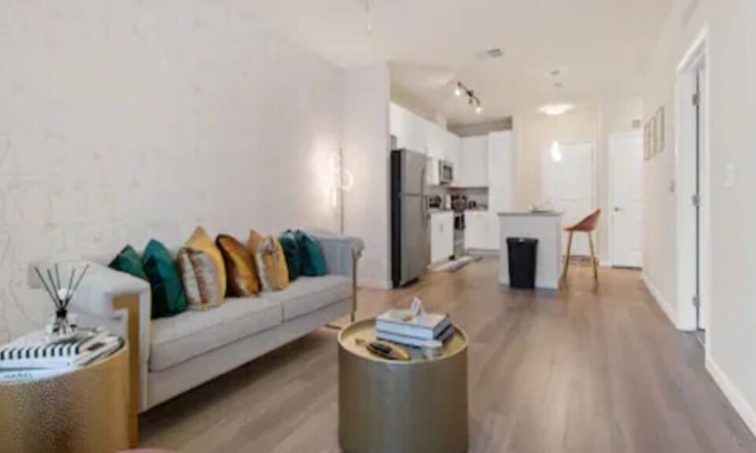 Downtown Baltimore Apartment | Peaceful Sorority Style Getaway Penthouse Lounge