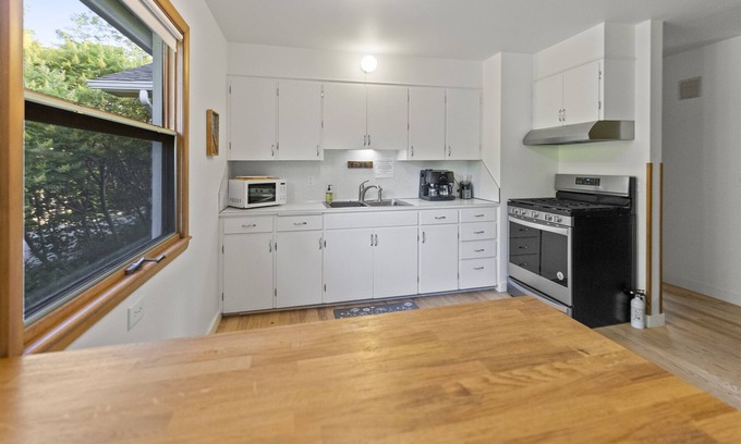 Gills Rock House | Peaceful Space, Cozy Outdoors, North of Sister Bay