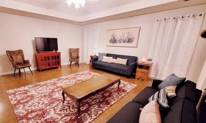 Jeffersonville - Clarksville House | Peaceful, Spacious Living Room, Near Downtown Louisville