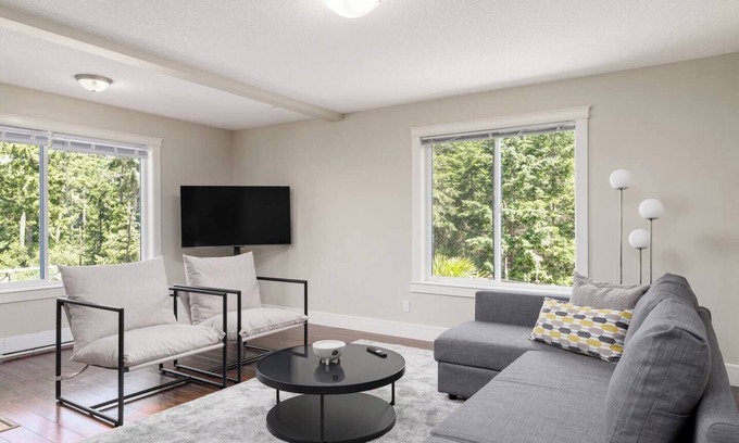 Regional District of Nanaimo House | Peaceful spacious 2BR Suite