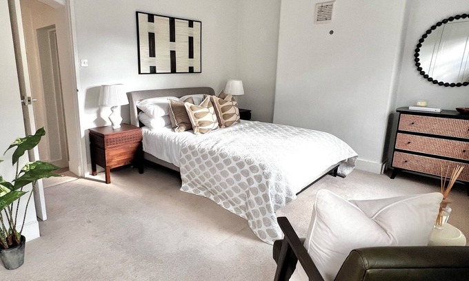 Sands End House | Peaceful & Spacious cottage in Fulham