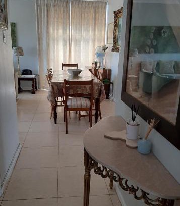 Strand Apartment | Peaceful St Tropez Stay on Beach Road