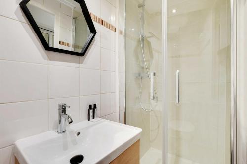 19th Arrondissement Apartment | Peaceful studio - 2P - Buttes-Chaumont with AC