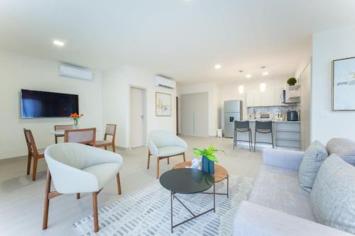 Costa del Este House | Peaceful Studio for Rent with Prime Park Views in Panama City
