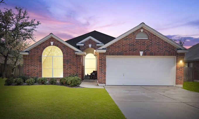Anderson Mill West House | ★Peaceful Suburbs Haven★ | Lush Backyard | ♛Office