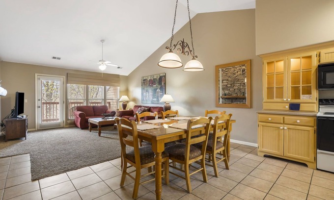 Branson West Condo | Peaceful Views and Sweet Dreams - Condo near Silver Dollar City
