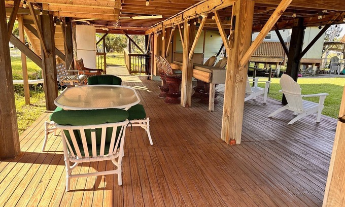 Crystal River House | Peaceful Waterfront Ozello Cottage- with free kayaks and crab traps!