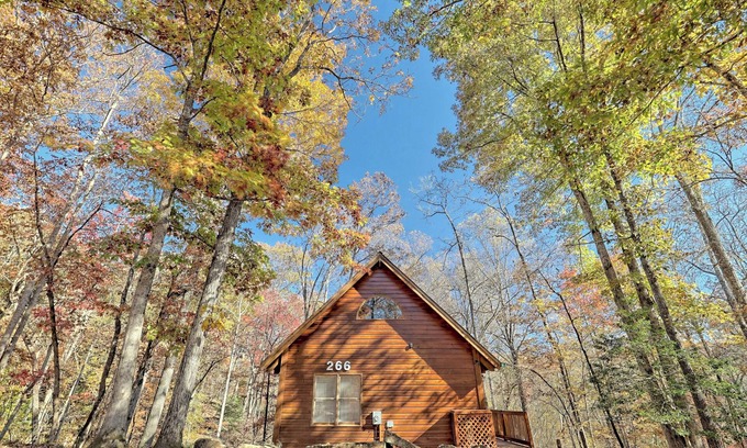 Cornelia Cabin | Peaceful Waters Ridge on the Soque River