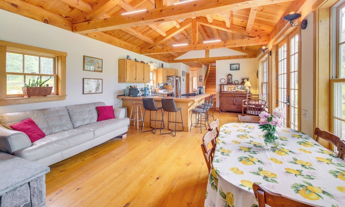 Mac Mahan House | Peaceful Wiscasset Retreat w/ Deck & Bay Views!