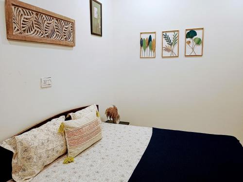 Tapovan Apartment | Peacelily Hotel - AC rooms with netflix in upper tapovan, also available for monthly rent 25K