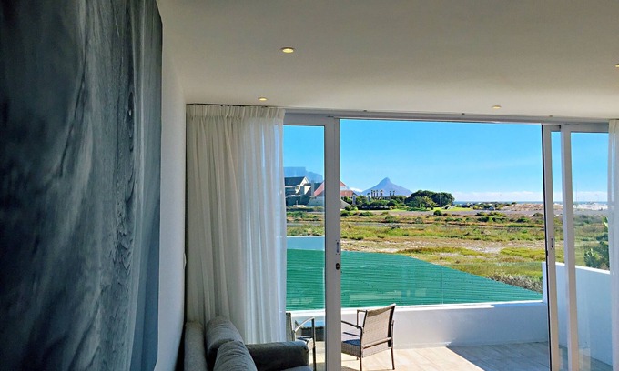 Bloubergstrand House | Peach on Beach Boutique Guesthouse