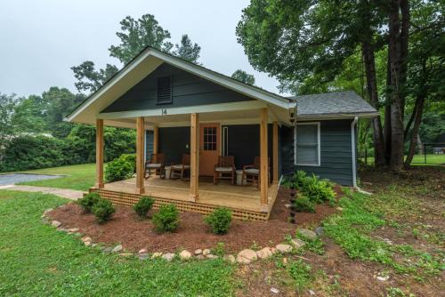Black Mountain House | Peach & Pine Cottage