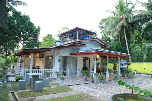 Kathaluwa Hotel | Peacock Heaven Ahangama