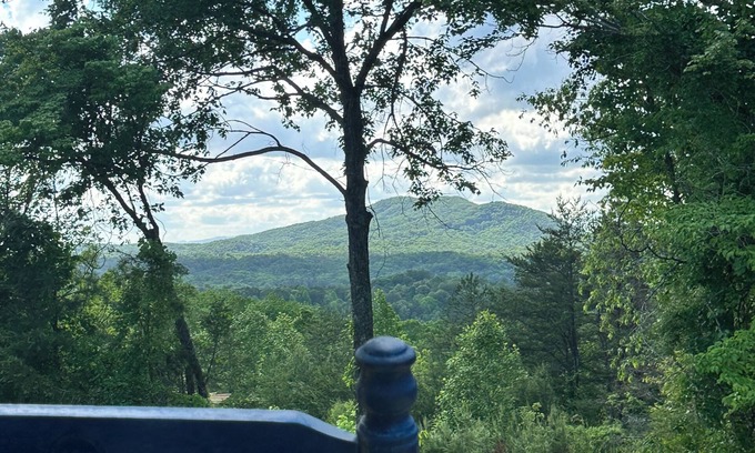 Brasstown House | Peak-A-View Mountain Retreat: Cozy 2BR Getaway with Breathtaking Mountain Views!