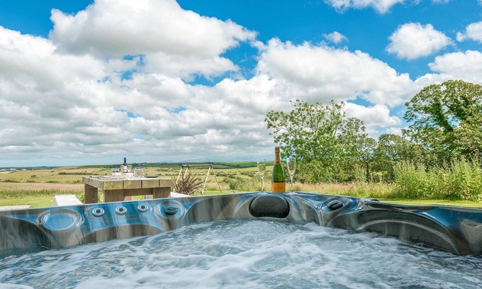 Llanerchymedd Cottage | Peak Farmhouse - Luxury Cottages