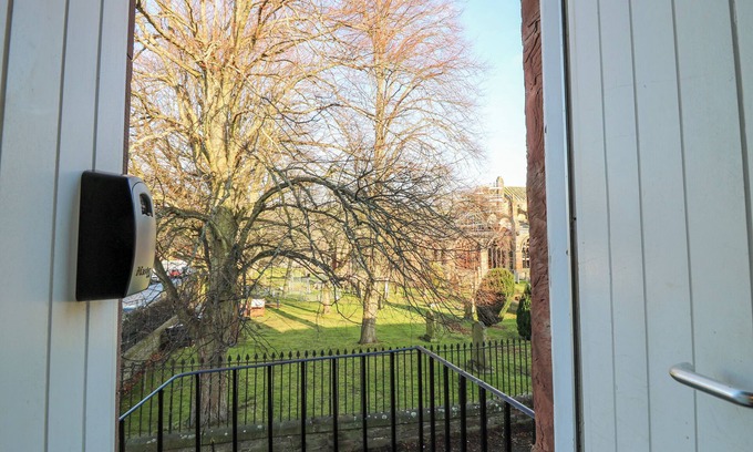 Gattonside Cottage | PEAR COTTAGE - PRIORWOOD GARDEN, pet friendly in Melrose