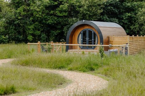 Holsworthy House | Pear Tree Pod with secluded outdoor bath - Dog Friendly