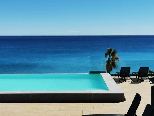 Villeneuve Loubet Beach Apartment | Pearl Beach - Rooftop Pool Seaside