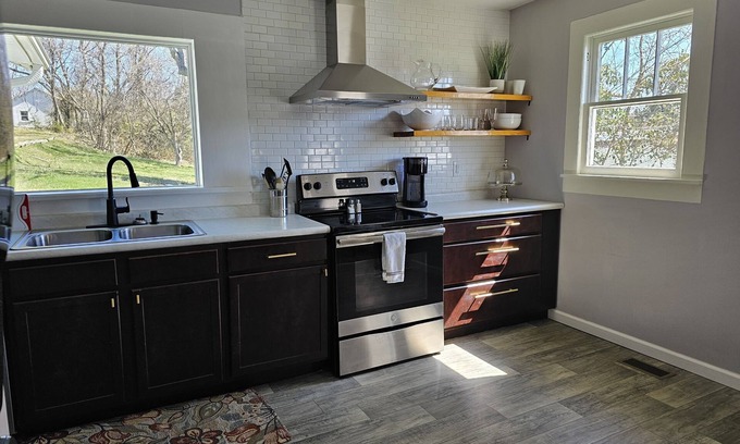 Greeneville House | Pearl St. Hideaway 2br house with Gameroom