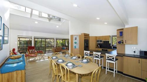 Pearl Beach House | Pearlside - Airconditioned, Pet Friendly & Wifi