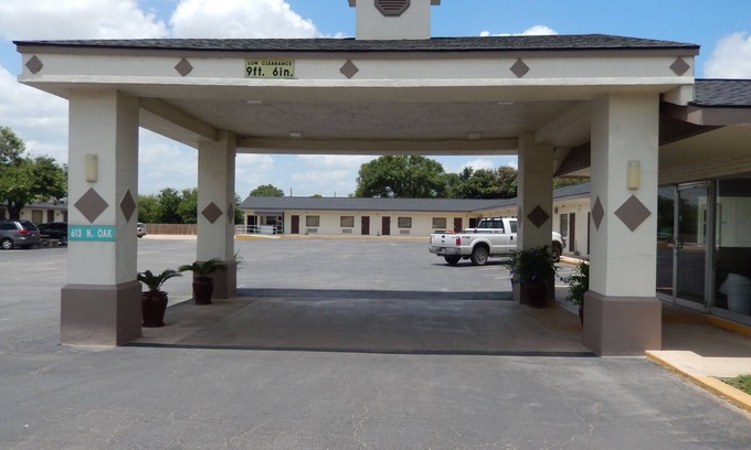 Pearsall Hotel | Pearsall Executive Inn