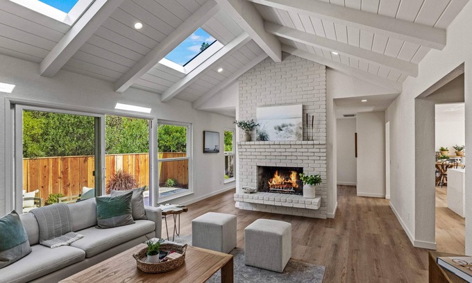 Del Monte Forest House | Pebble Beach's "Pebble Breeze"