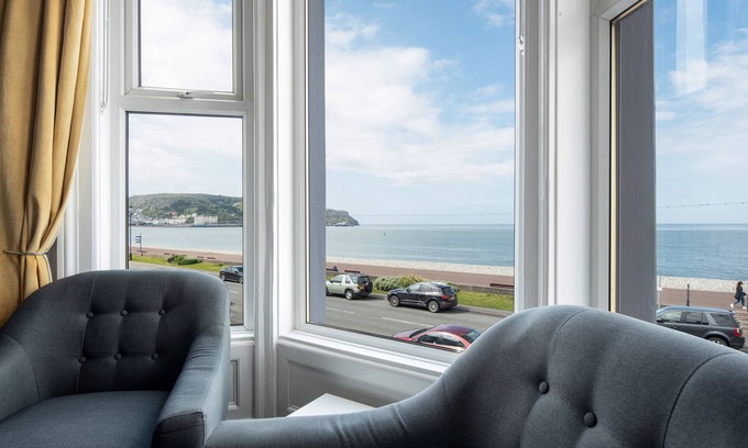 Llandudno Bed & Breakfast | Pebble House