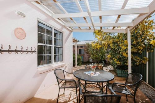 Central Mudgee House | 'Pebble Lane Cottage' A Charming Mudgee Stay