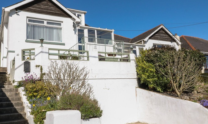 Paignton Cottage | PEBBLE LODGE, family friendly, with a garden in Paignton