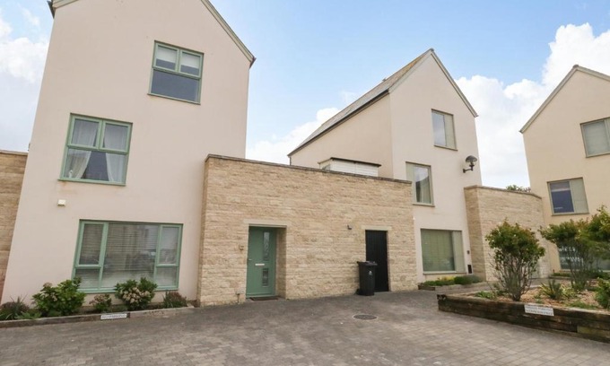 Portland House | Pebbles Reach