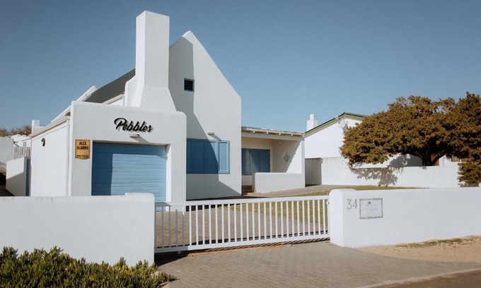 Paternoster Apartment | Pebbles