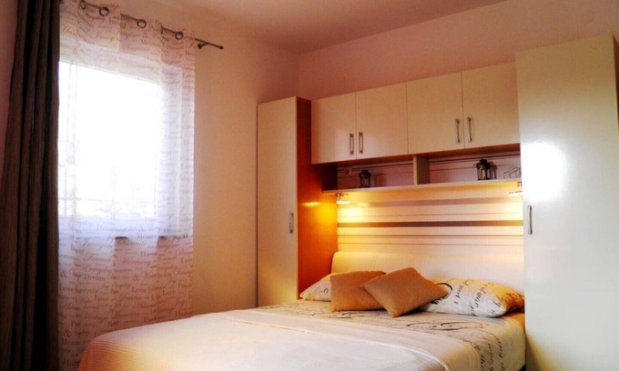 Bogovici Apartment | Pebbly Beach in the Heart of Malinska!