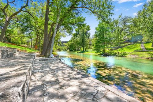 New Braunfels House | Pecan Creek Cottage