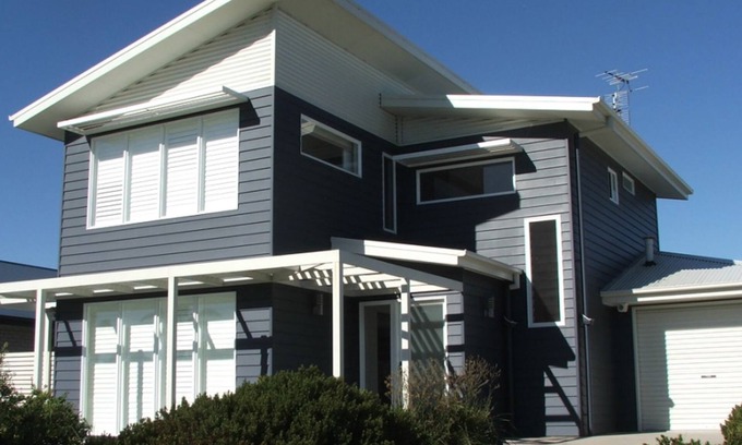 Tomakin House | Peckers - best location 200 meters to the beach
