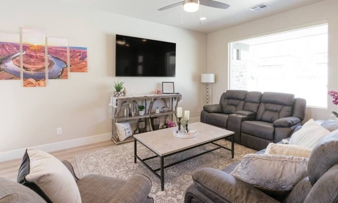 Hildale House | Peekaboo Canyon-4Bed3BathHotTub