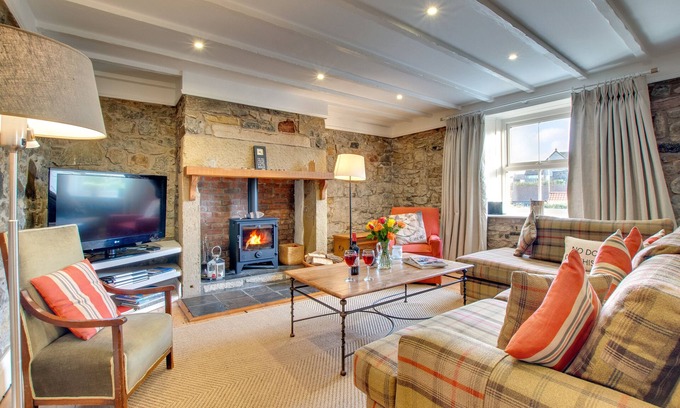 Craster House | Pegasus Cottage - Three Bedroom House, Sleeps 6