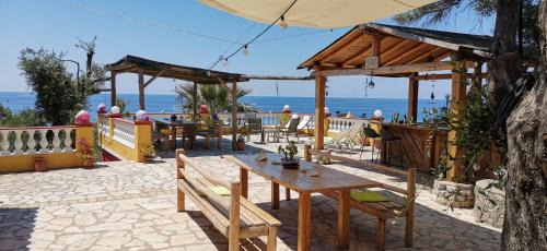 Sinarades Apartment | Pelekas Beach Apartments Rolling Stone