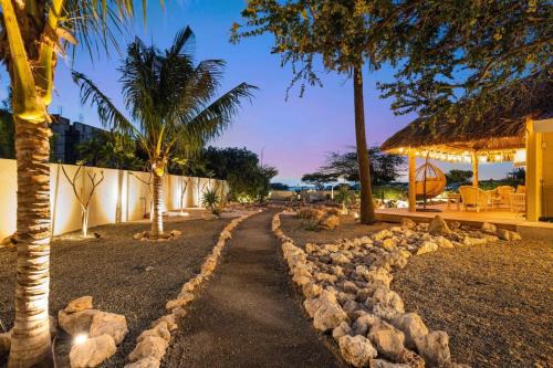 Malmok Villa | Pelican Beach House by Bocobay Seafront LUX 4BD