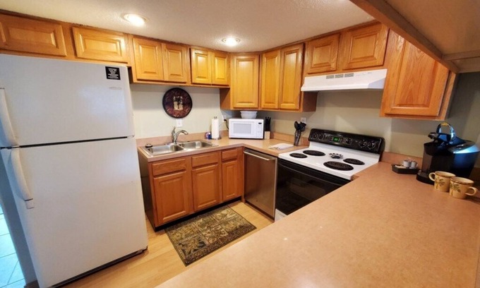 Crescent Beach Condo | Pelican Inlet A206