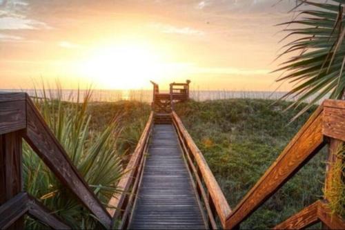 Crescent Beach Apartment | Pelican Inlet-Cozy Beach Condo!