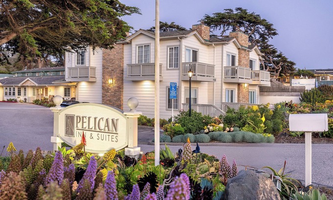 San Simeon Hotel | Pelican Inn & Suites