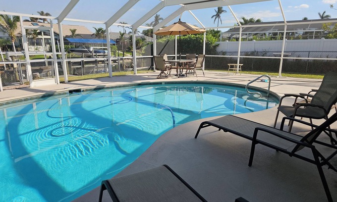 Eight Lakes House | Pelican Paradise Gulf Access Waterfront Pool/home