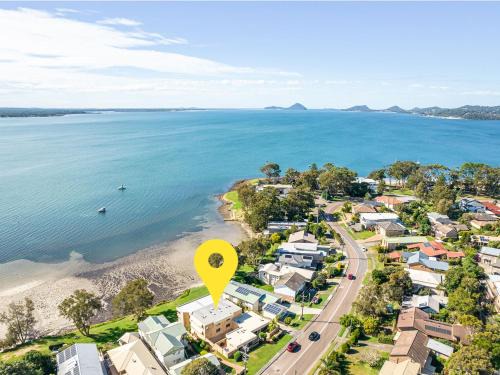 Soldiers Point Apartment | Pelican Sands 2 fantastic waterfront unit with pool and air conditioning