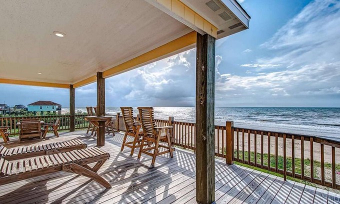 Gilchrist House | Pelican Shores: Sun, Sand, and Serenity – 3BR Beachfront Retreat!