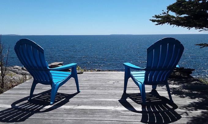 Round Pond House | Pemaquid-4B/2BA Oceanfront Home on 12 private acres on Long Cove. Sleeps 8