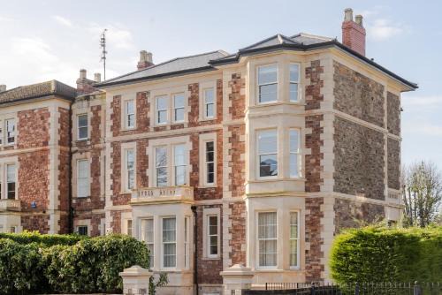 Clifton Apartment | Pembroke House I Your Apartment