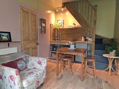 Landore Apartment | Pen-y-Bryn Hilltop Rest - Self contained 2 bed apt - Max 4 people