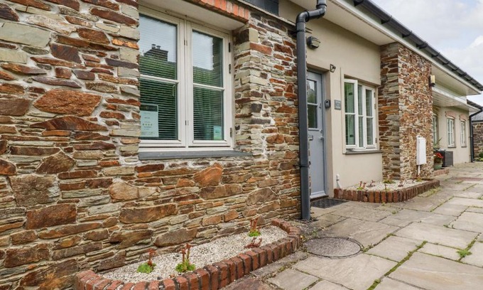Edmonton House | Pen-Y-Les